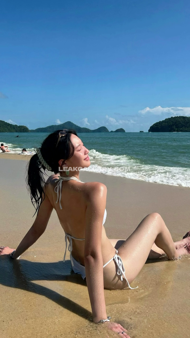 Reiqi Exclusive Leaked Nude OnlyFans #13021956