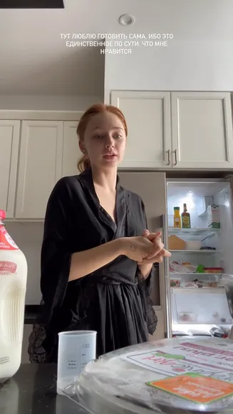 Renatarifree Black Robe Kitchen Tease OnlyFans Video Leaked