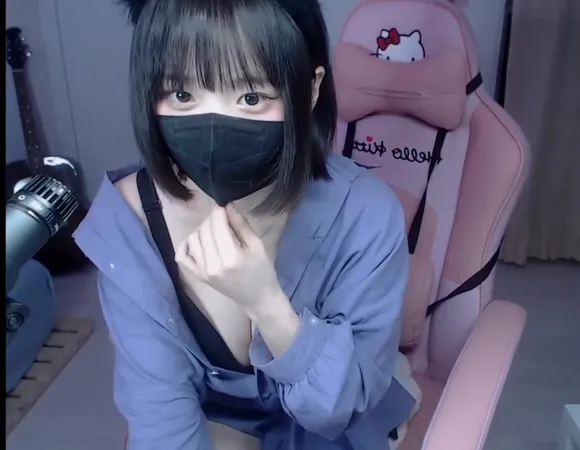 Rikoakuma Unbuttoned Shirt Tease OnlyFans Video Leaked