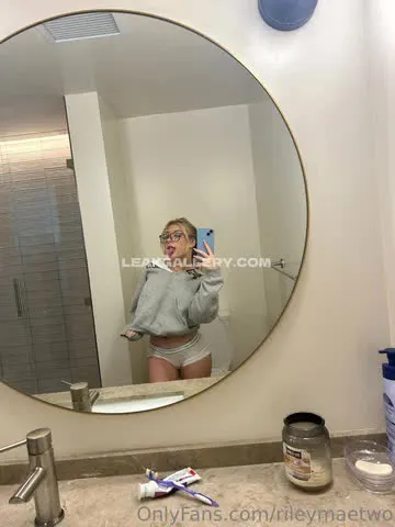 rileymaelewis