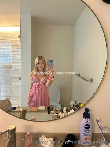 Rileymaelewis Pink Dress Mirror Selfie OnlyFans Photo Leaked