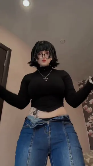 Risas_ch Black Top Hip Grind OnlyFans Video Leaked