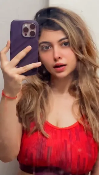 Riyapandey.04 Red Crop Top Tease OnlyFans Video Leaked