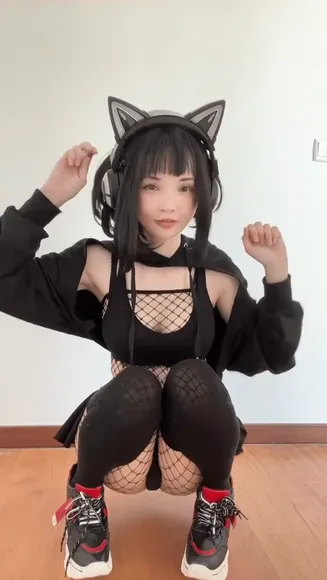 Rocksylight Fishnet Bodysuit Squat OnlyFans Video Leaked