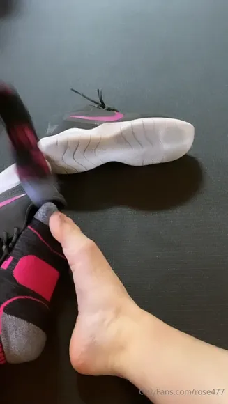 Rosescrtx Bare Feet Tease OnlyFans Video Leaked