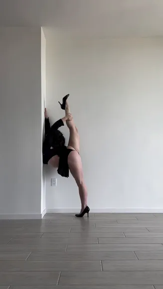 Ruby_elizabeth Thighs In Short Skirt OnlyFans Video Leaked