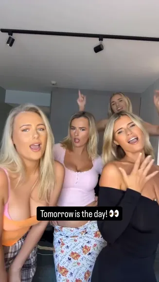 Rubyleecoffey Low-Cut Top Pose OnlyFans Video Leaked