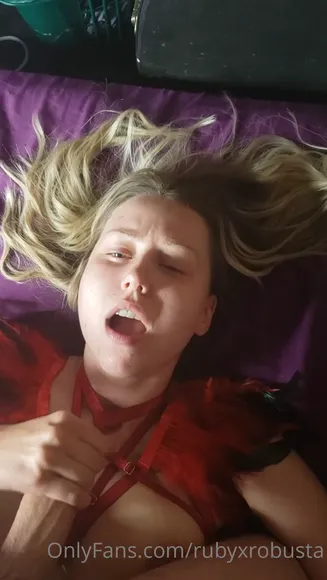 Rubyxrobusta Red Feathered Bodysuit Tease OnlyFans Video Leaked