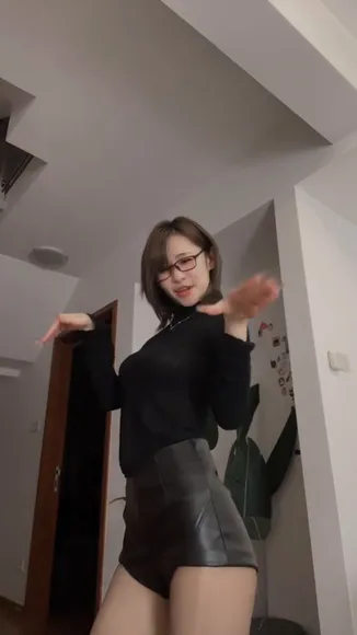 Rurusama Leather Shorts Twerk OnlyFans Video Leaked