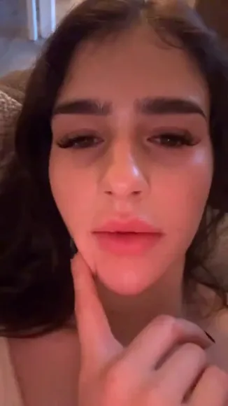 Ruxxaluvsu Deep V-Neck Tease OnlyFans Video Leaked
