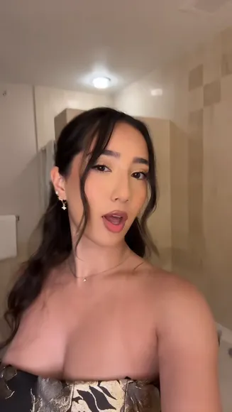 Sabadabadoodle Strapless Top Tease OnlyFans Video Leaked