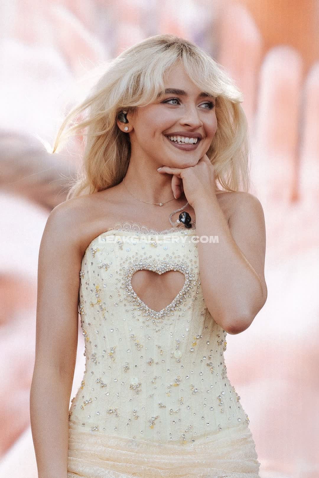 Sabrinacarpenter Exclusive Leaked Nude OnlyFans #13345304