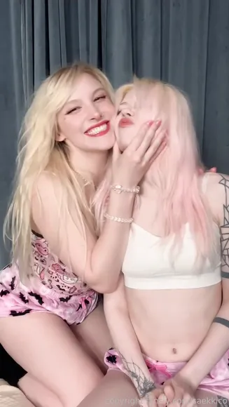 Saekkico Pink Hair Bra Tease OnlyFans Video Leaked