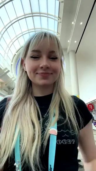 Sagemommy_69 Smiling With Water Bottle OnlyFans Video Leaked