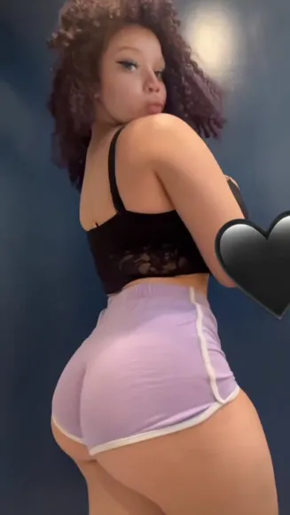 Sailuvstyler420 Tight Shorts Ass Pose OnlyFans Video Leaked