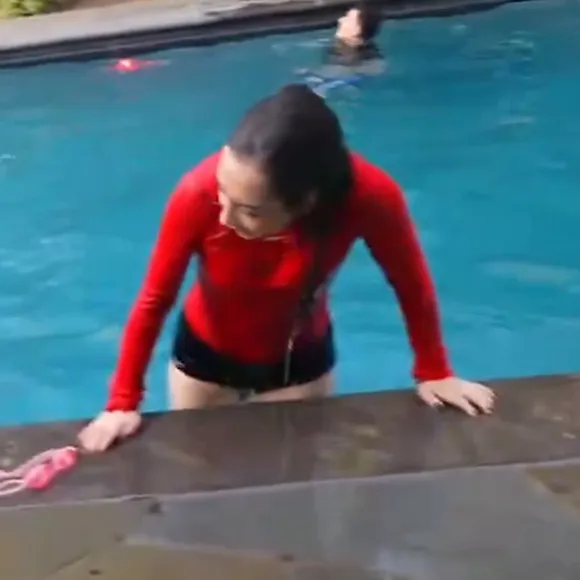 Sakurashymko Red Bodysuit Pool Pose OnlyFans Video Leaked