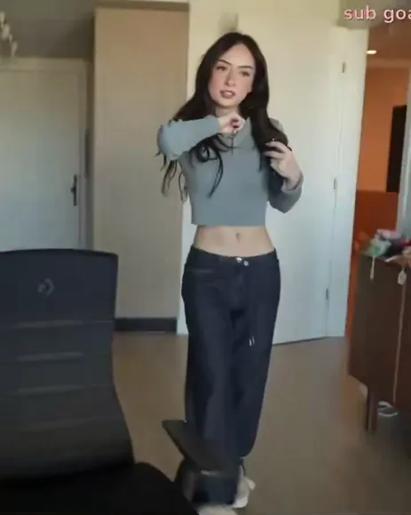 Sakurashymko Crop Top Belly Tease OnlyFans Video Leaked