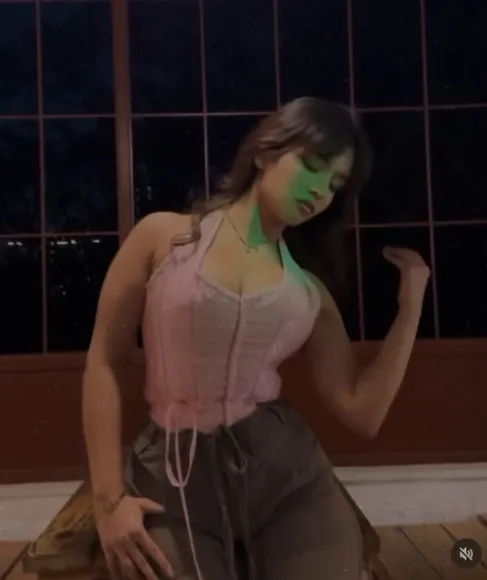 Samriddhiuniyaal Pink Halter Top Tease OnlyFans Video Leaked