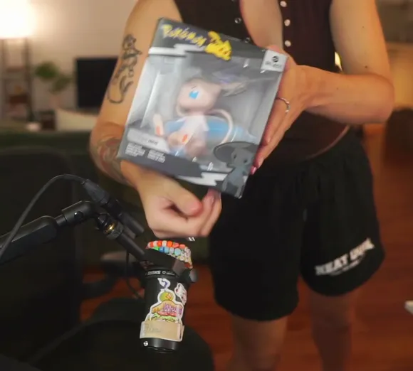 Samwitchttv Tattooed Arms Holding Box OnlyFans Video Leaked