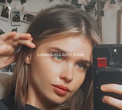 Samwitchttv Selfie With Hand In Hair OnlyFans Photo Leaked