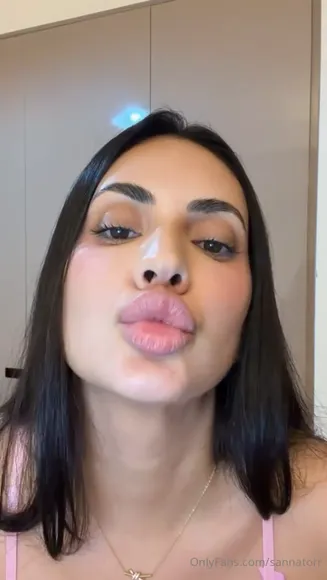 Sannatorr Pink Lace Bra Tease OnlyFans Video Leaked