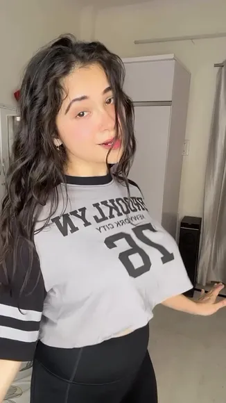 Santoor Tight Leggings Pose OnlyFans Video Leaked