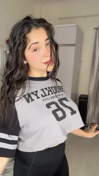 Santoor Tight Leggings Pose OnlyFans Video Leaked