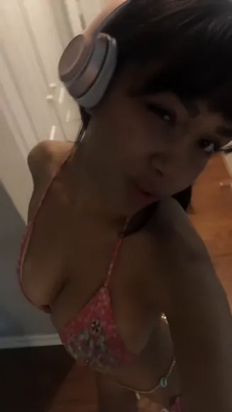 Sarah_stern Pink Bikini Mirror Selfie OnlyFans Video Leaked