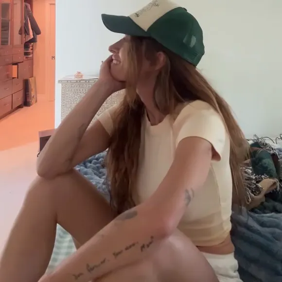Sarahshahi Legs Spread On Bed OnlyFans Video Leaked