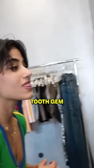 sarasaffari__ video thumbnail