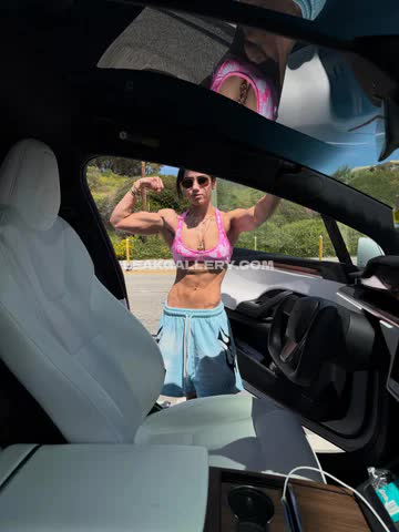 Sarasaffari__ Bikini Top Flexing OnlyFans Photo Leaked