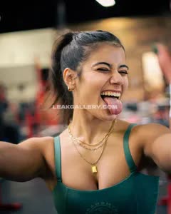 Sarasaffari__ Exclusive Leaked Nude OnlyFans #14505160