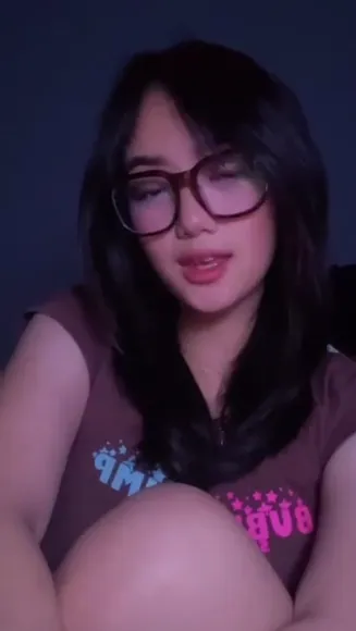 Satchikku Glasses And T-Shirt Tease OnlyFans Video Leaked