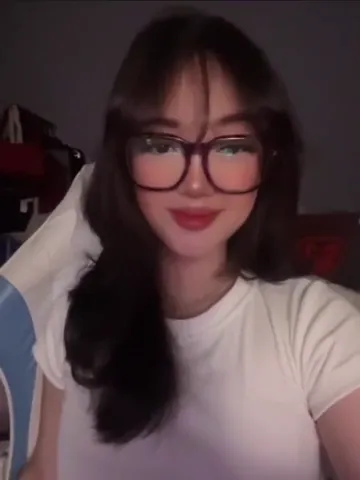Satchikku Glasses And Lipstick Tease OnlyFans Video Leaked