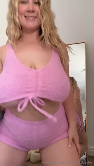 Saterra_lynn Pink Top Stripping OnlyFans Video Leaked