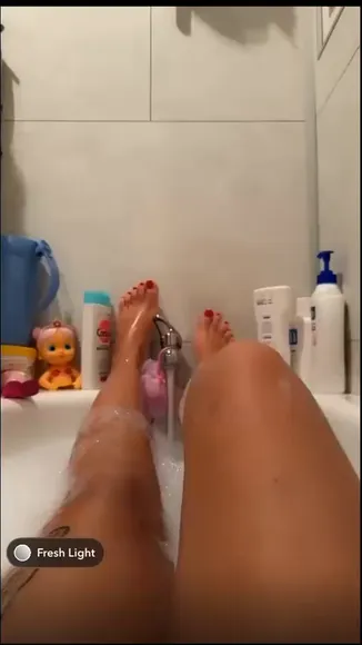 Sbby_astride Soapy Legs Spread Bath OnlyFans Video Leaked