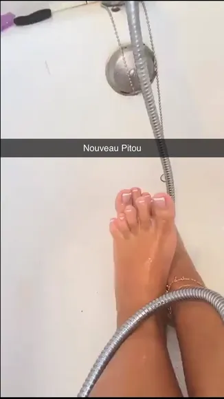 Sbby_astride Bare Feet In Bathtub OnlyFans Video Leaked