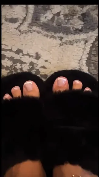 Sbby_astride Fuzzy Slippers Toes OnlyFans Video Leaked