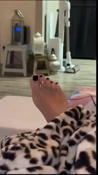Sbby_astride Toes With Black Polish OnlyFans Video Leaked