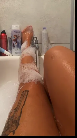Sbby_astride Soapy Leg Spread OnlyFans Video Leaked