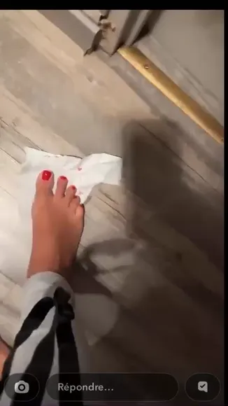 Sbby_astride Red Toenail Foot Tease OnlyFans Video Leaked