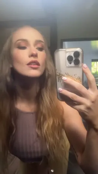 Scarletchase Crop Top And Mini Skirt OnlyFans Video Leaked