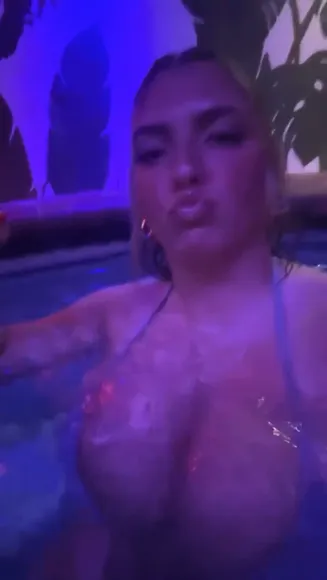 Seerahb2 Wet Bikini Boobs Jiggling OnlyFans Video Leaked