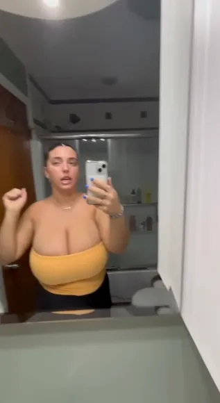 Seerahb2 Topless Boobs Display OnlyFans Video Leaked