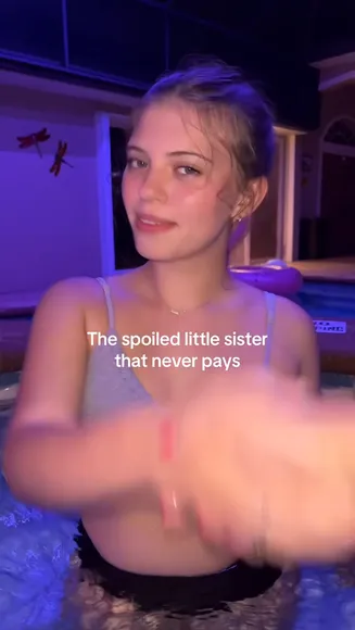 Seerahb2 Bikini Top Tease OnlyFans Video Leaked