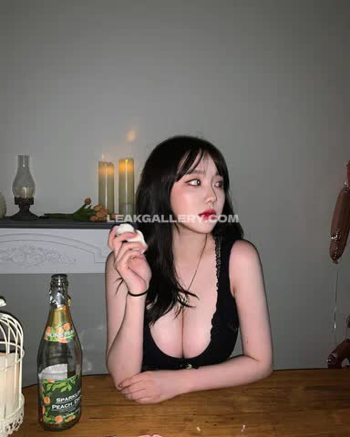 Sejinming Black Lace Bra Tease OnlyFans Photo Leaked