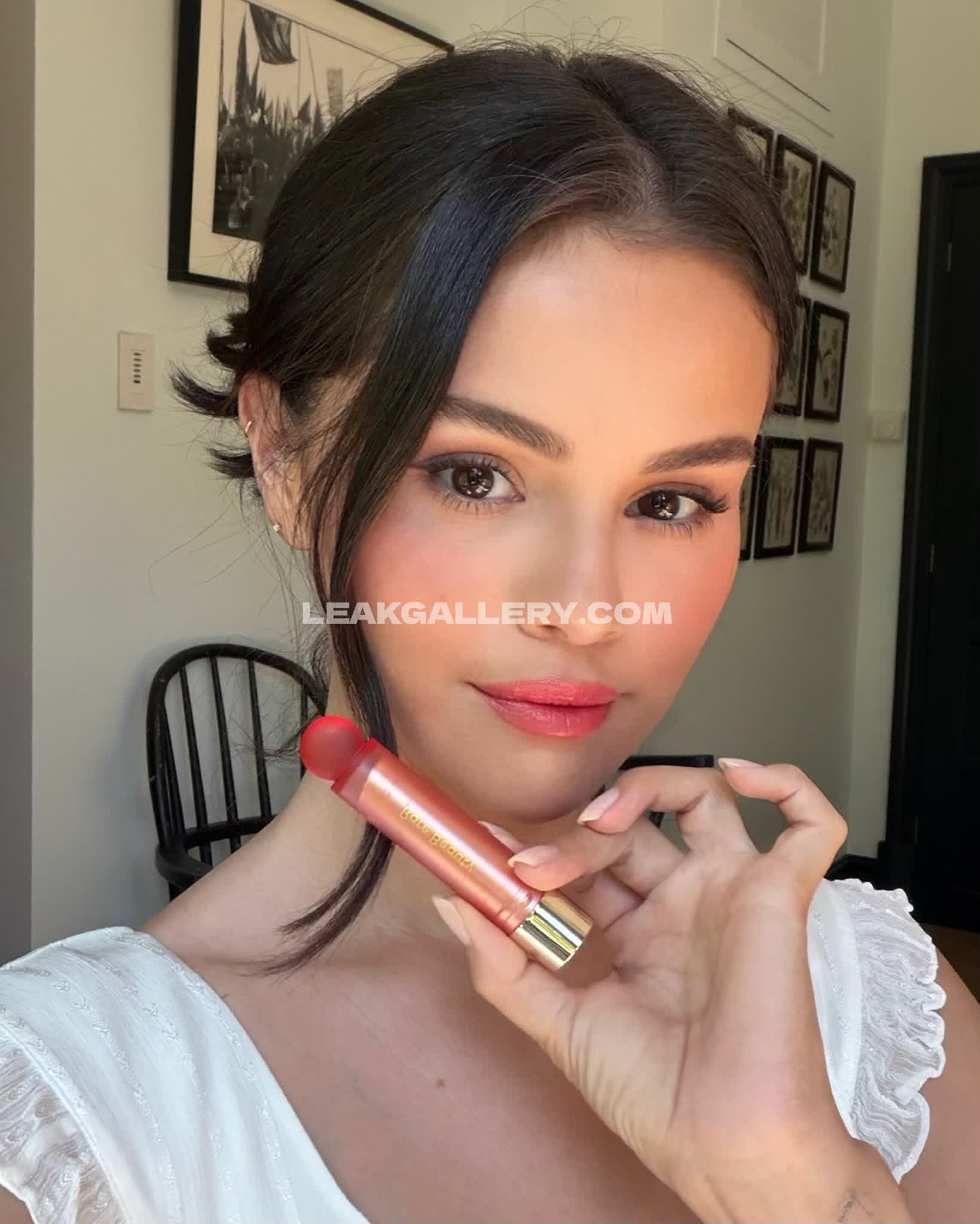 Selenagomez Lipstick Tease In White OnlyFans Photo Leaked