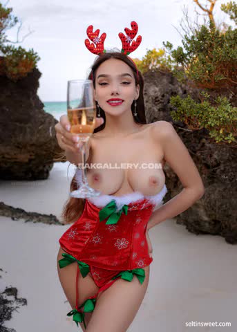 Selti Red Santa Bodysuit Tease OnlyFans Photo Leaked