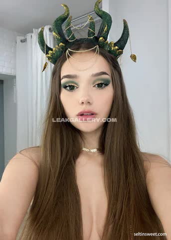 Selti Horned Headpiece Tease OnlyFans Photo Leaked
