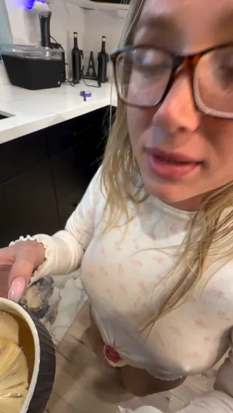 Sendnudesx Thong Under Crop Top OnlyFans Video Leaked